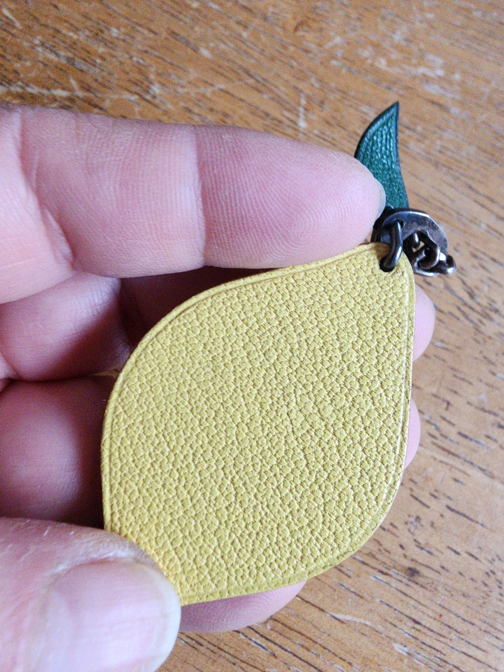 Hermès leather lemon bag charm featuring a green leaf. - Picture 4 of 10
